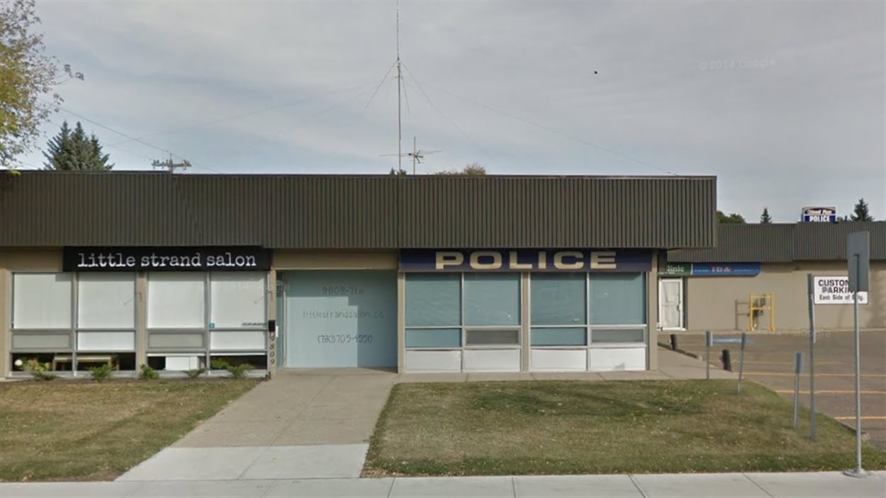 La fermeture de postes de police communautaire continue à Edmonton