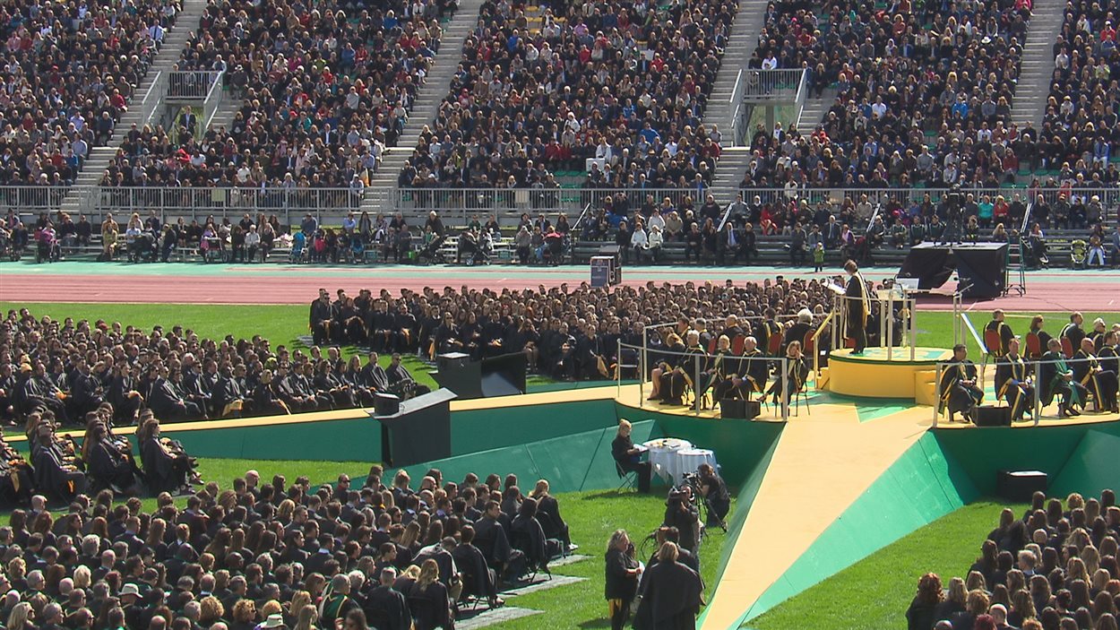 La collation des grades 2016 de l'Université de Sherbrooke a rassemblé 10 000 personnes, dont 2500 diplômés.