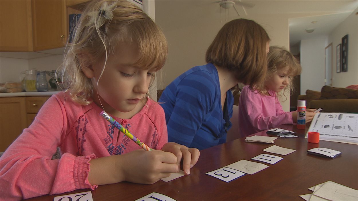 Geneviève apprend les mathématiques