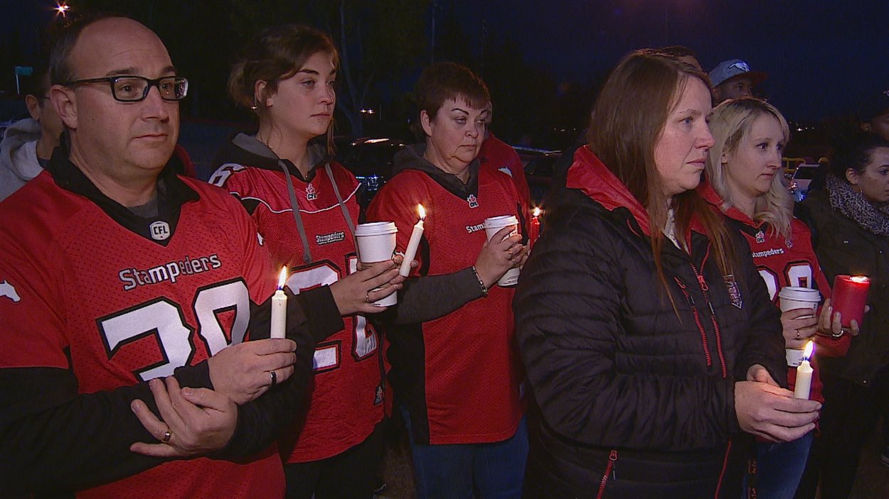 Des admirateurs des Stampeders sont venus rendre hommage à Mylan Hicks