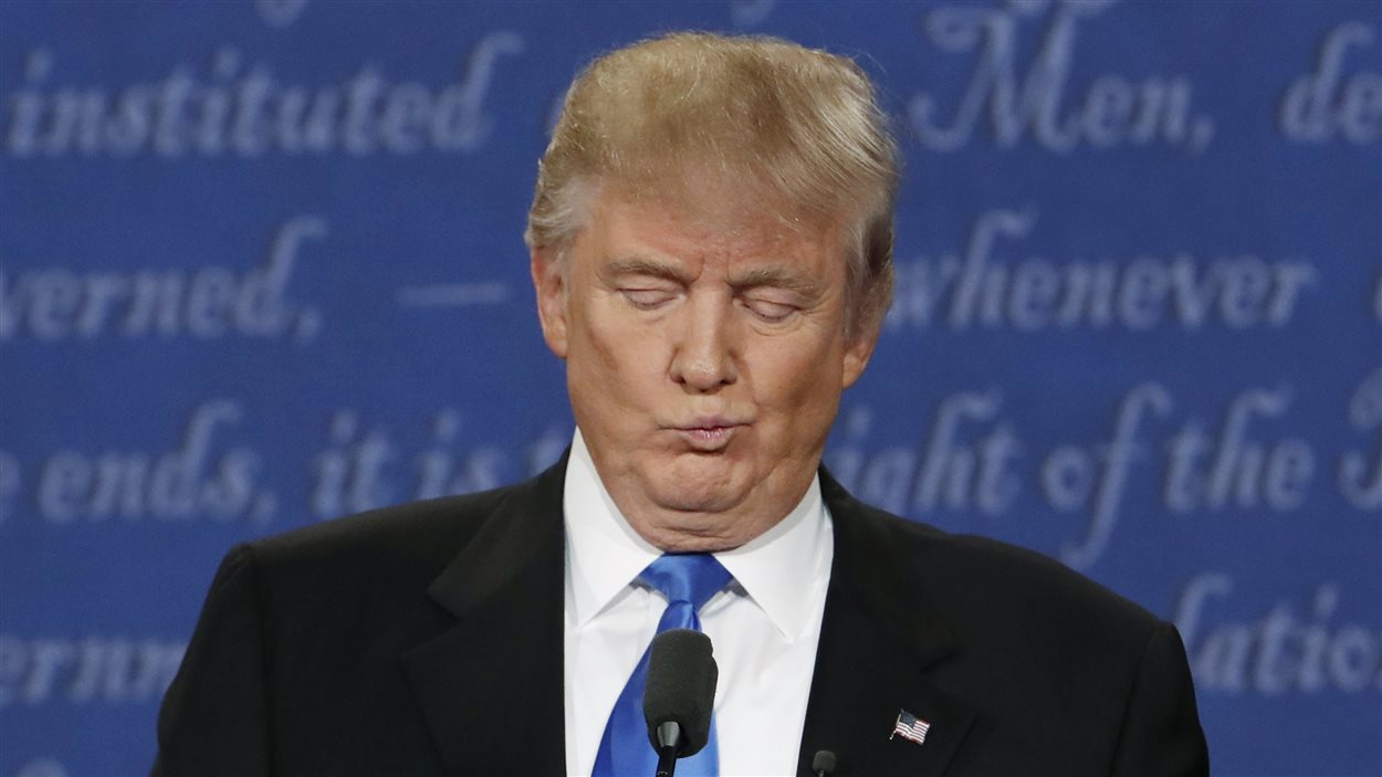 Donald Trump lors du premier débat présidentiel qui a eu lieu lundi à l'Université Hofstra d'Hempstead, dans l'État de New York. 