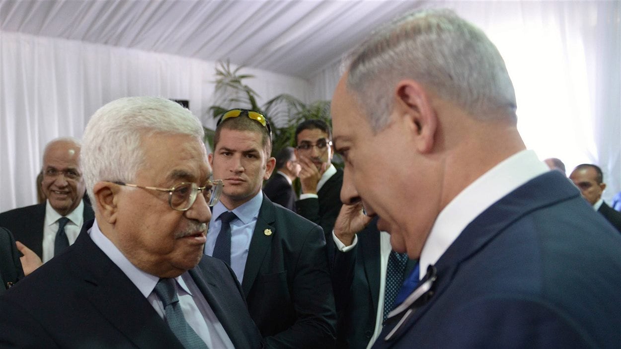 Mahmoud Abbas et Benyamin Nétanyahou se sont serré la main, à l'occasion des funéraille de Shimon Peres.