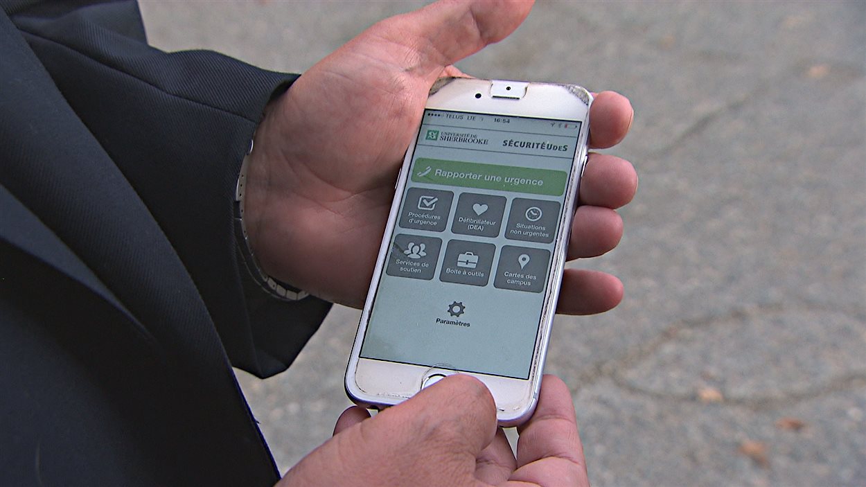 L'application Sécurité-UdeS sur un téléphone mobile