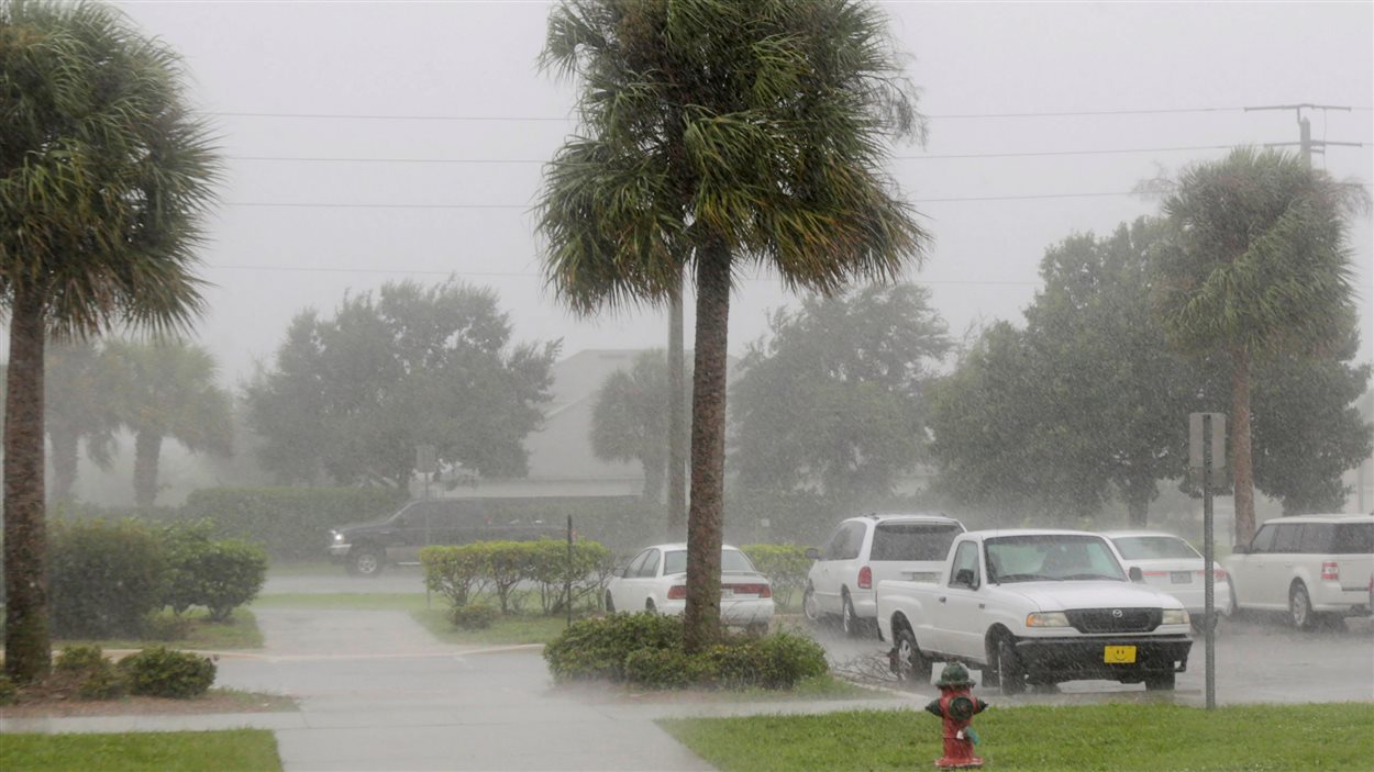 Forte pluie en Floride avant l'arrivée de l'ouragan Matthew