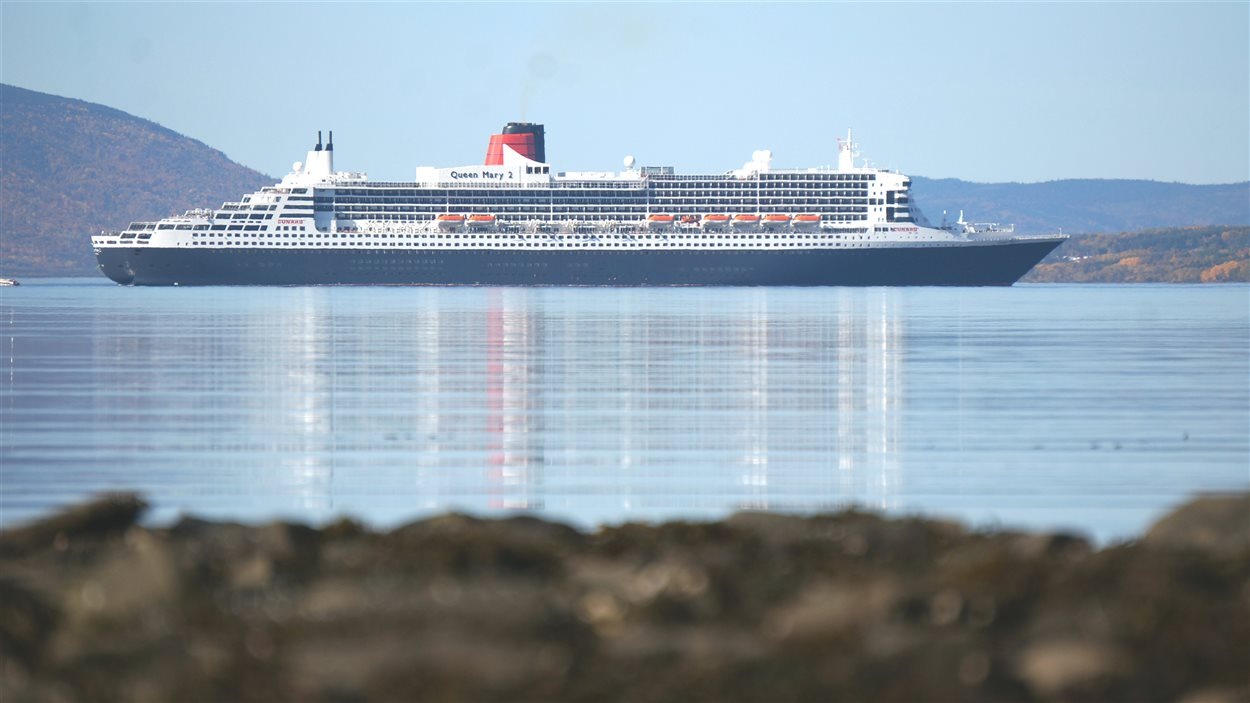 Gaspe Met Ses Beaux Habits Pour Le Queen Mary 2 Radio Canada Ca