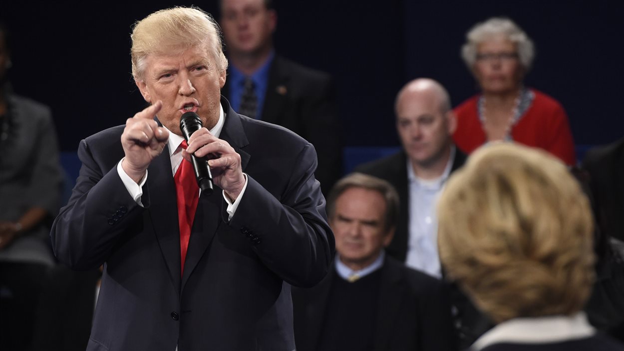 Donald Trump et Hillary Clinton lors du deuxième débat présidentiel