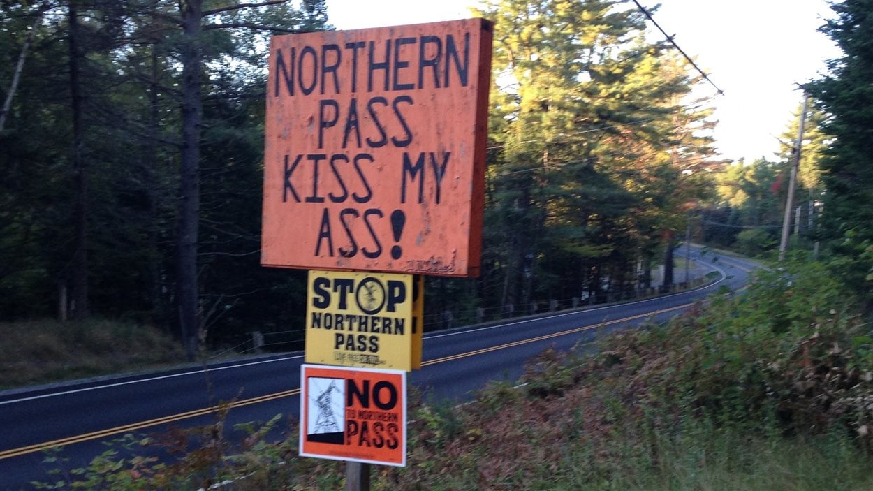 Affiches d'opposants au projet Northern Pass