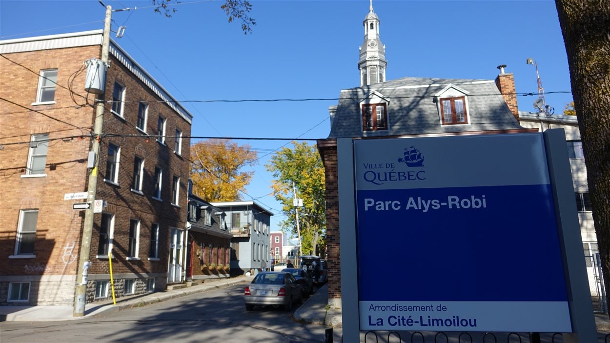 Le parc est situé en plein coeur du quartier qui a vu naître la première diva québécoise