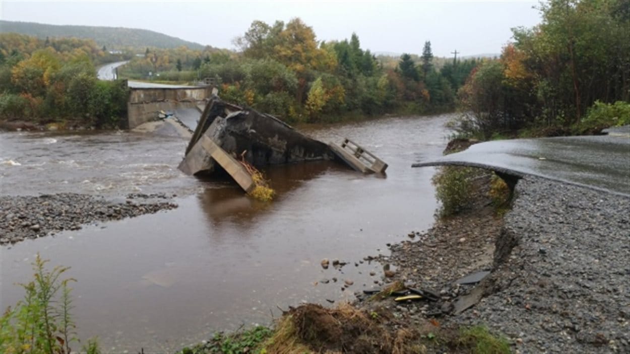 Le pont de St. Alban's a été détruit par la tempête.