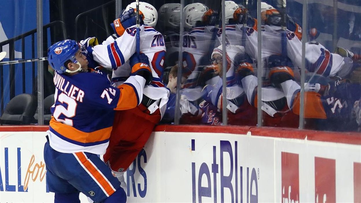 Anthony Beauvillier avec les couleurs des Islanders de New York.