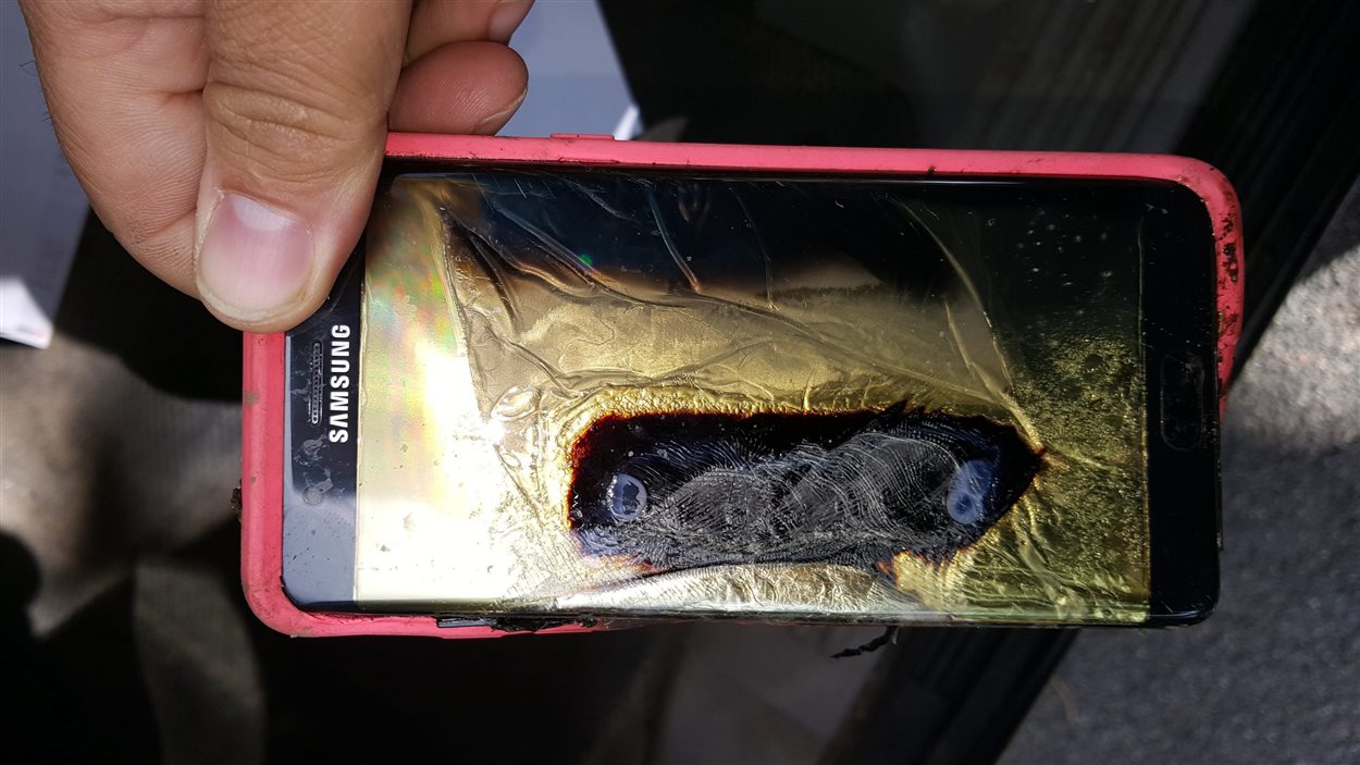 Un Samsung Galaxy Note 7 après avoir pris feu