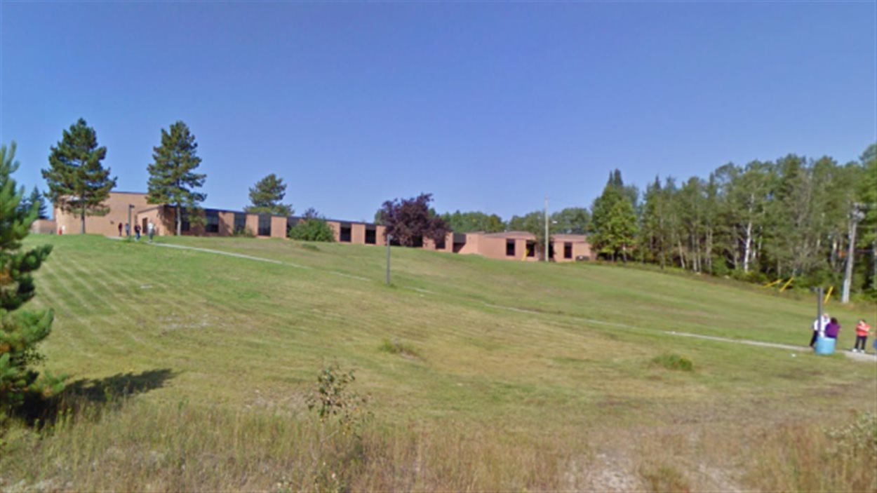 Retour en classe à l'école JK12 de Chapleau RadioCanada