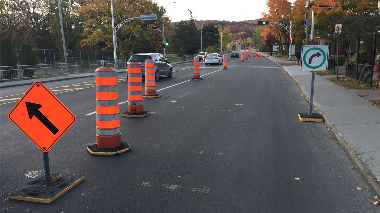 Projet-pilote de piste cyclable sur le pont Jacques-Cartier à Sherbrooke.