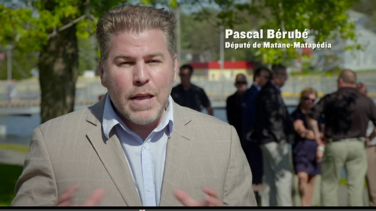 Publicité de Pascal Bérubé pour le regroupement de 10 concessionnaires automobiles de la région de Matane