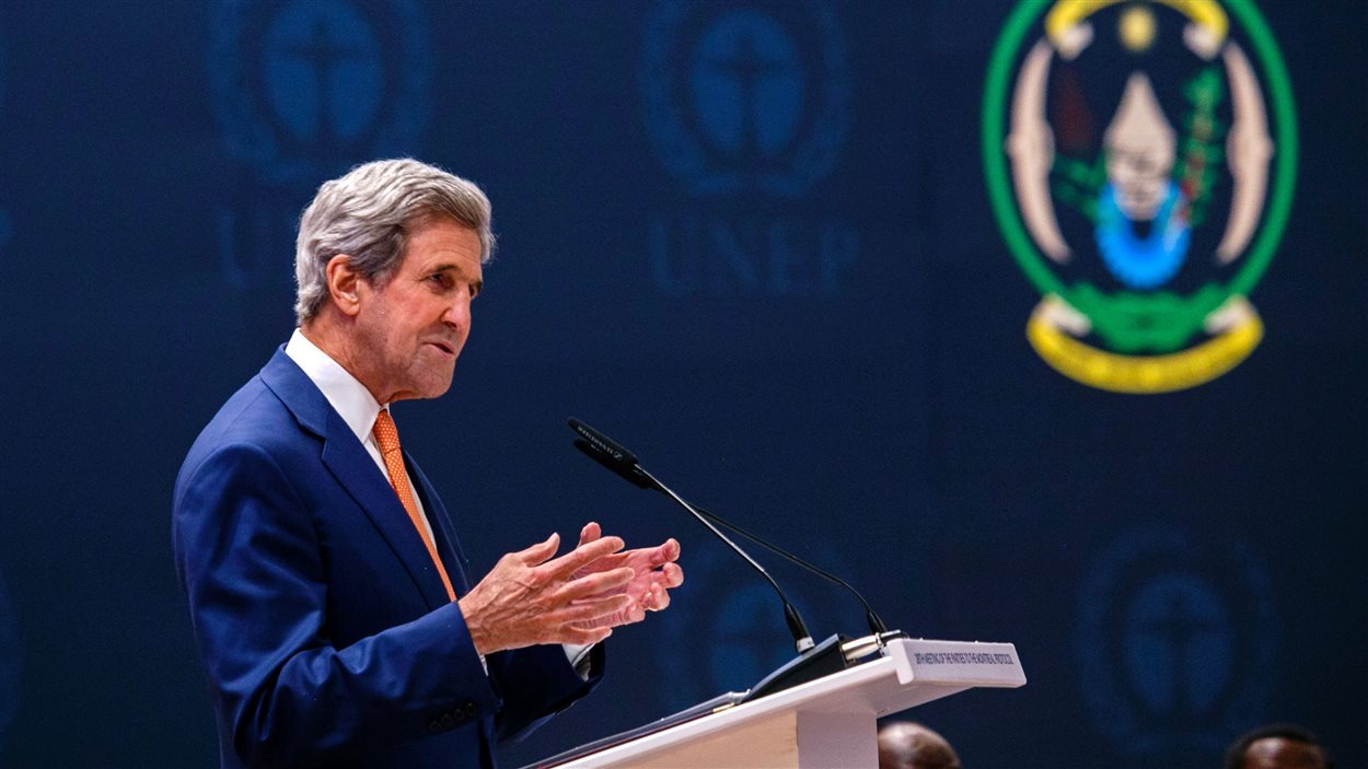 Le secrétaire d'État américain, John Kerry, livre un discours à la 28e réunion des parties au protocole de Montréal, le 14 octobre 2016, à Kigali.