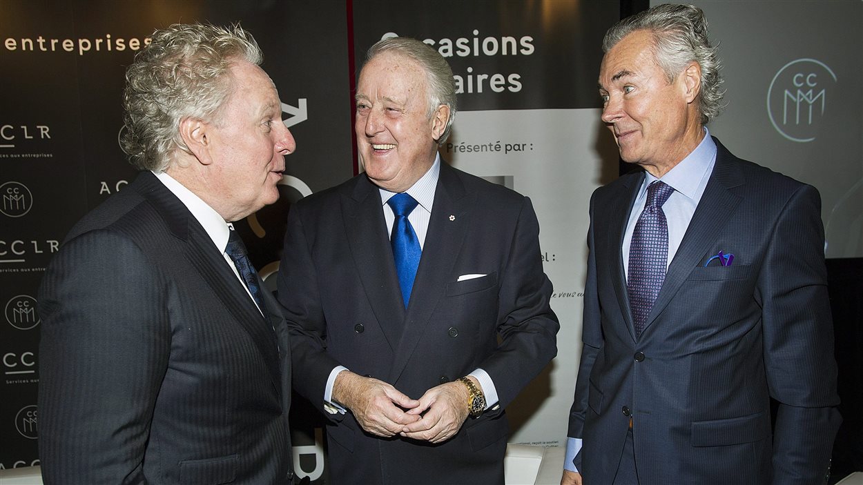 Pierre Pettigrew, envoyé spécial du Canada dans les négociations avec l’UE pour un accord de libre-échange, avec l’ex-premier ministre du Québec, Jean Charest et l’ex-premier ministre du Canada, Brian Mulroney