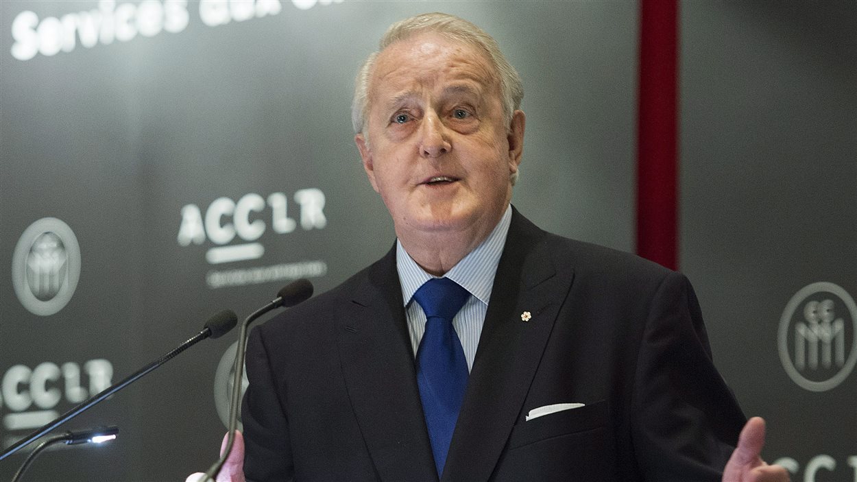 L'ex-premier ministre Brian Mulroney était devant la Chambre de commerce du Montréal métropolitain pour parler des problèmes économiques internationaux.