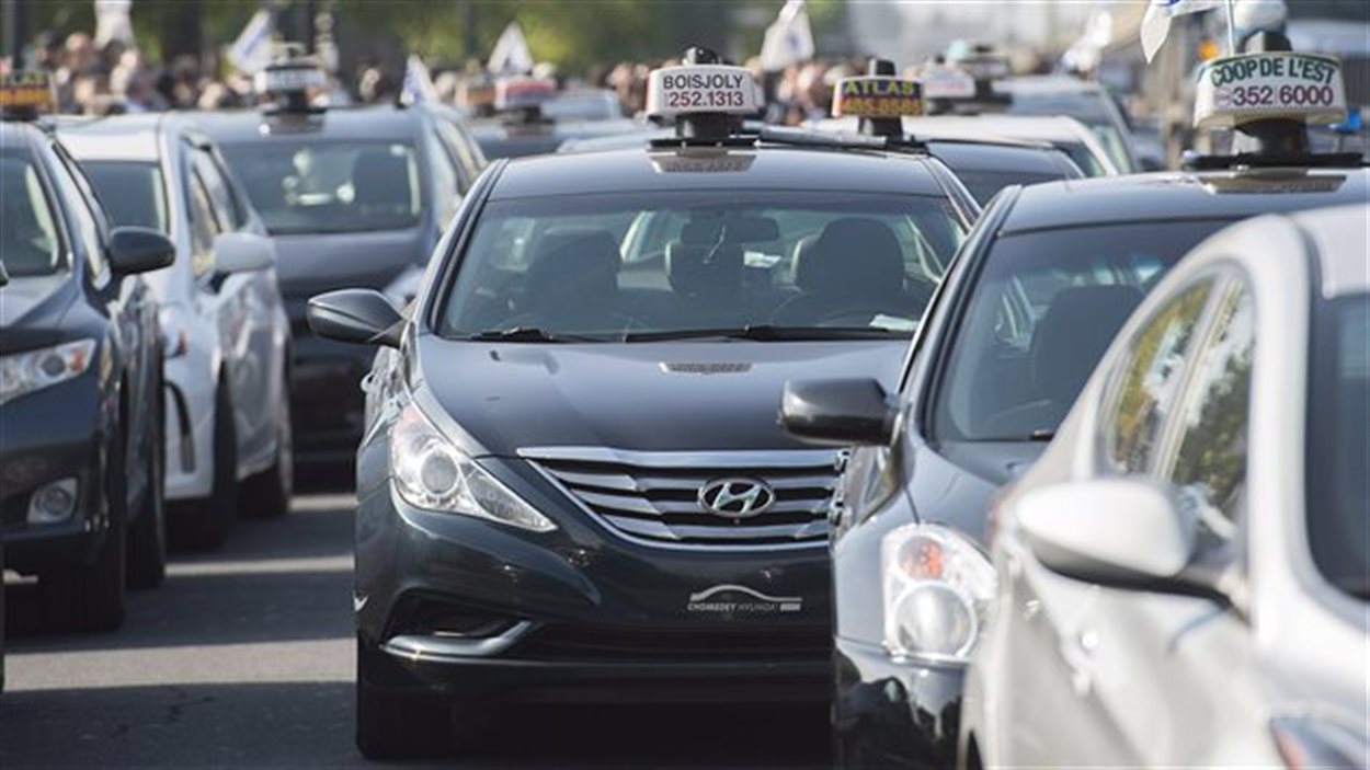Un rassemblement de chauffeurs de taxi à Montréal.