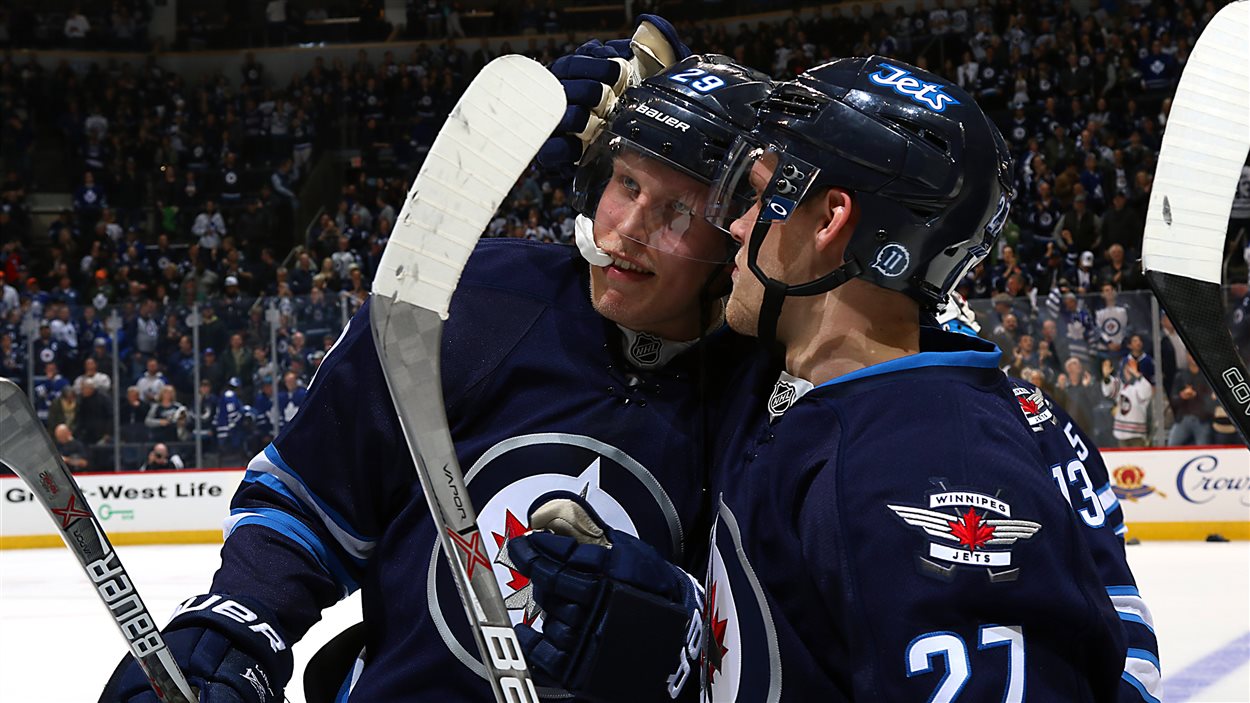 Les jeunes Jets Patrik Laine et Nikolaj Ehlers.