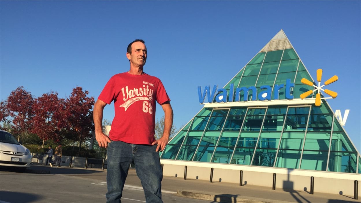 Daniel Schoeler dit que Walmart jette des quantités importantes de nourriture et qu'elle est responsable de gaspillage alimentaire.