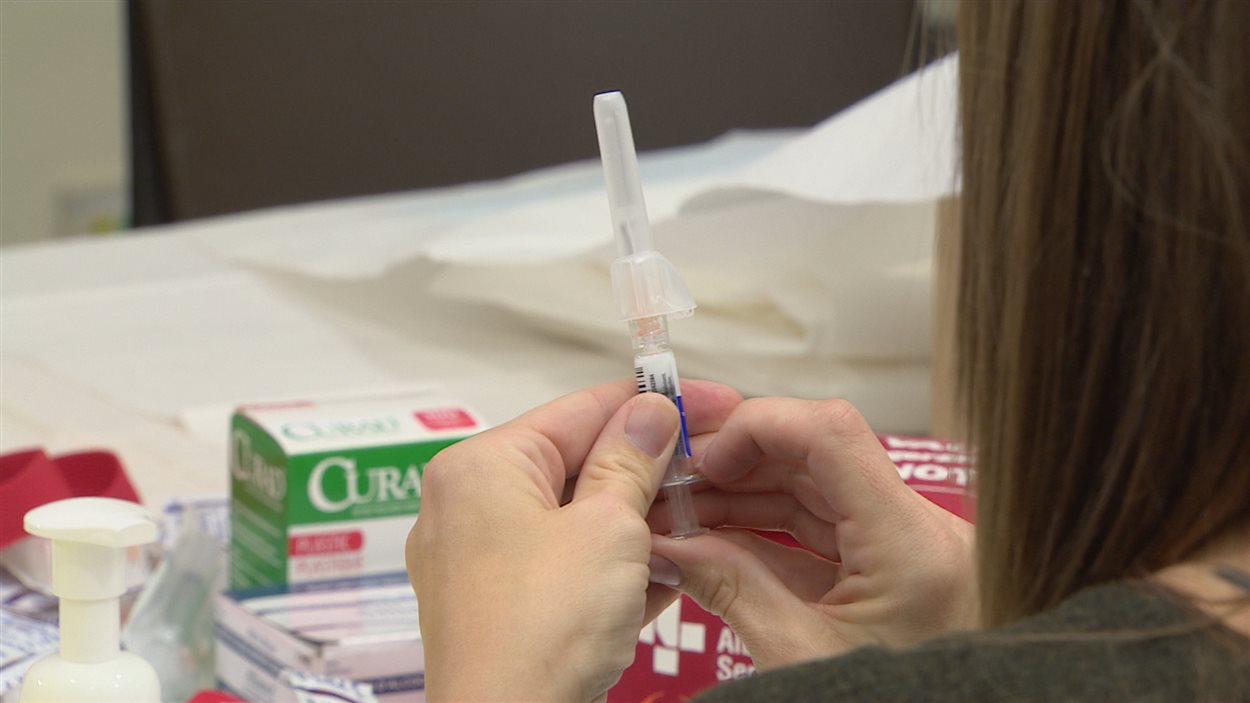 une seringue pour un vaccin contre la grippe