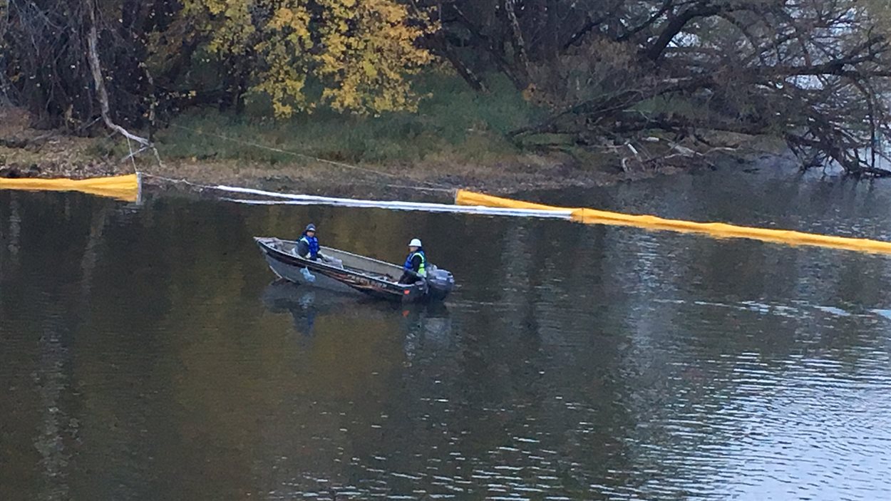Des membres de Sentinelle Outaouais se sont rendus sur la rivière du Lièvre.