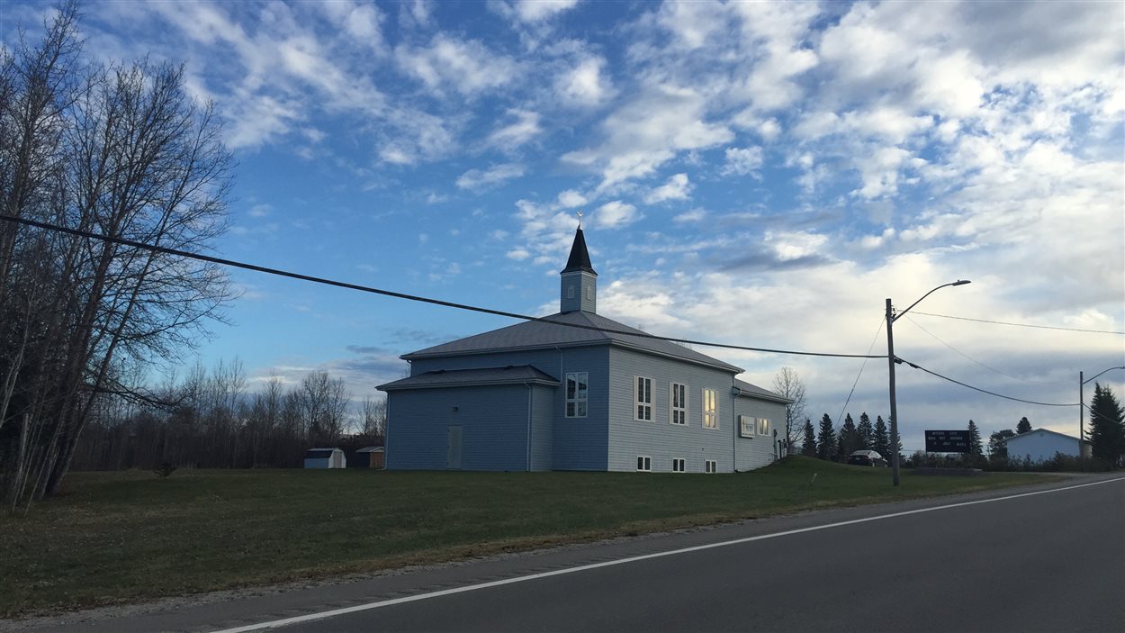 La charmante communauté de Smooth Rock Falls sur la route 11 Radio