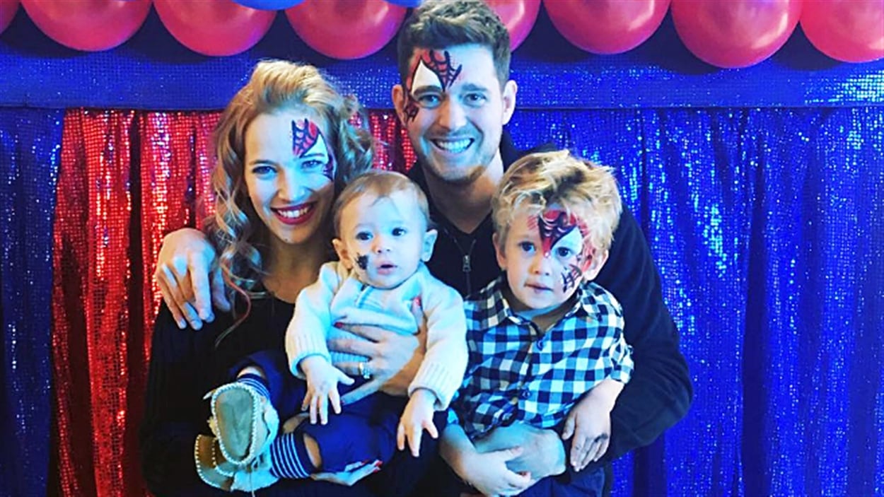 Michael Bublé avec son épouse Luisana Lopilato et ses fils Elias et Noah