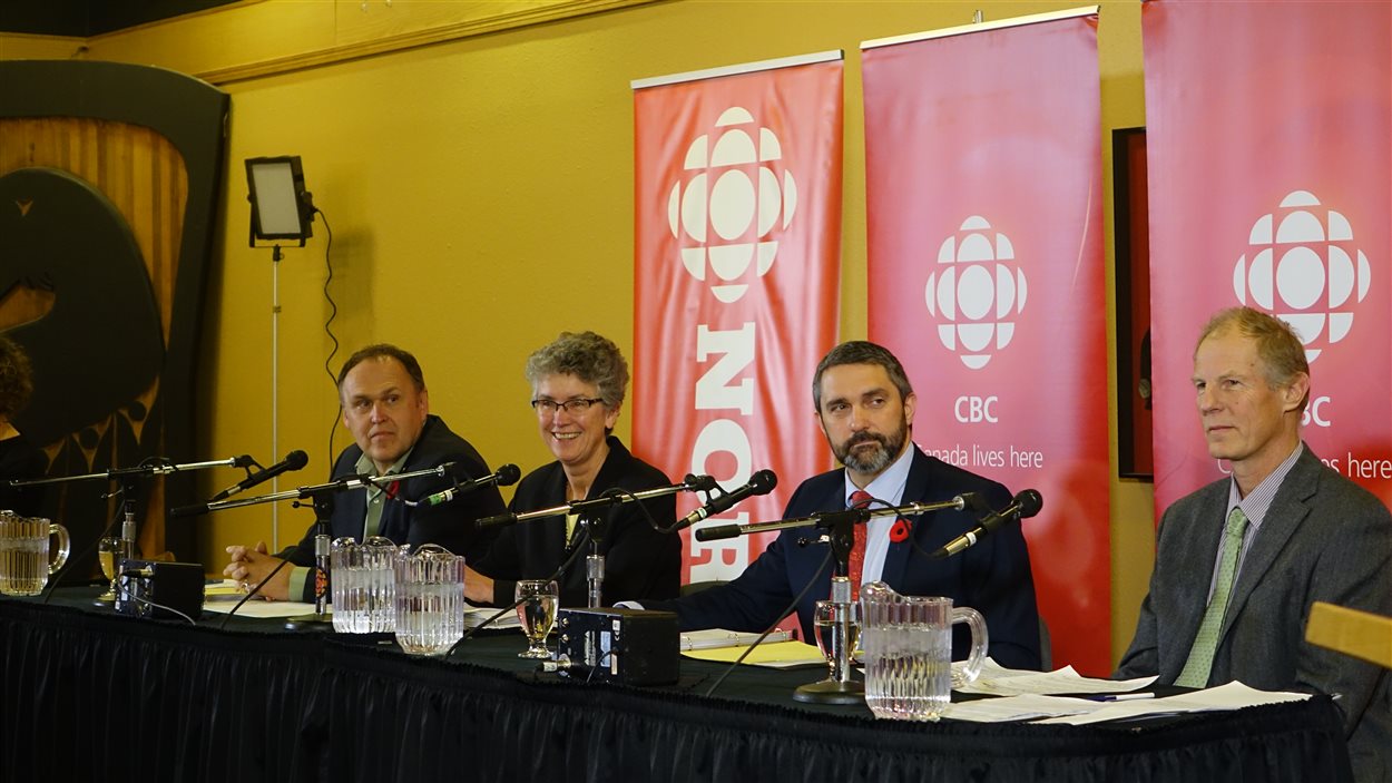 les quatre chefs lors du débat de la CBC