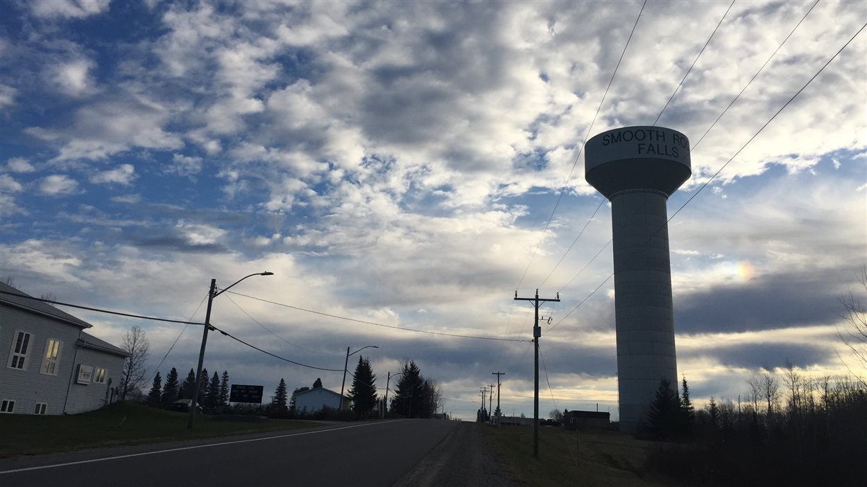 La charmante communauté de Smooth Rock Falls sur la route 11 RadioCanada.ca