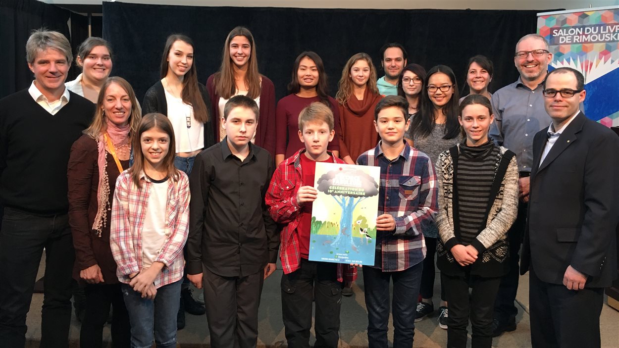 Les jeunes gagnants à la remise des prix, au Salon du livre de Rimouski