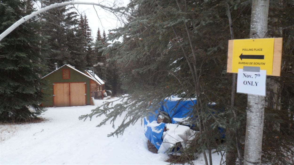 Le premier bureau de vote de West Dawson