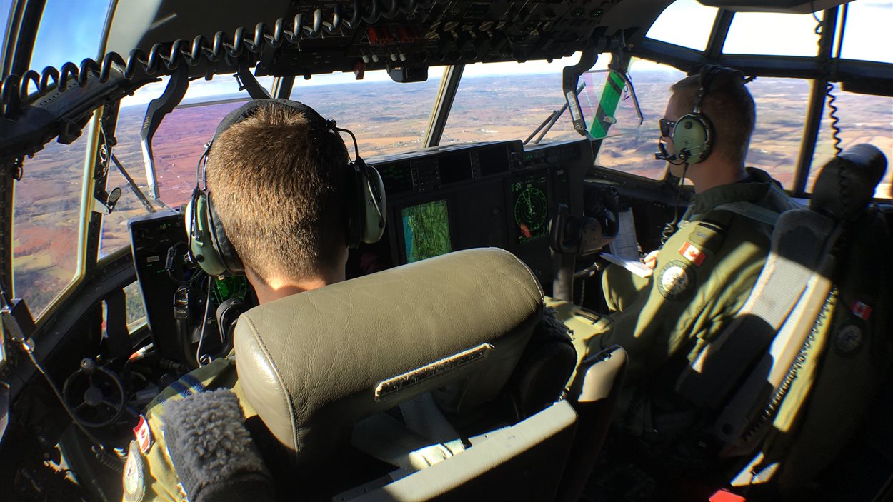À bord d'un Hercules des Forces armées en route vers Toronto