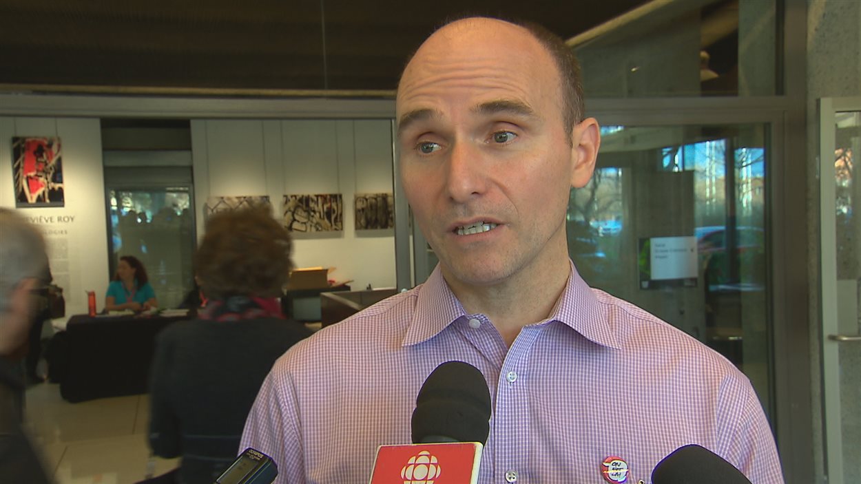 Nouveau modèle pour le pont de Québec le dossier reste politique, dit