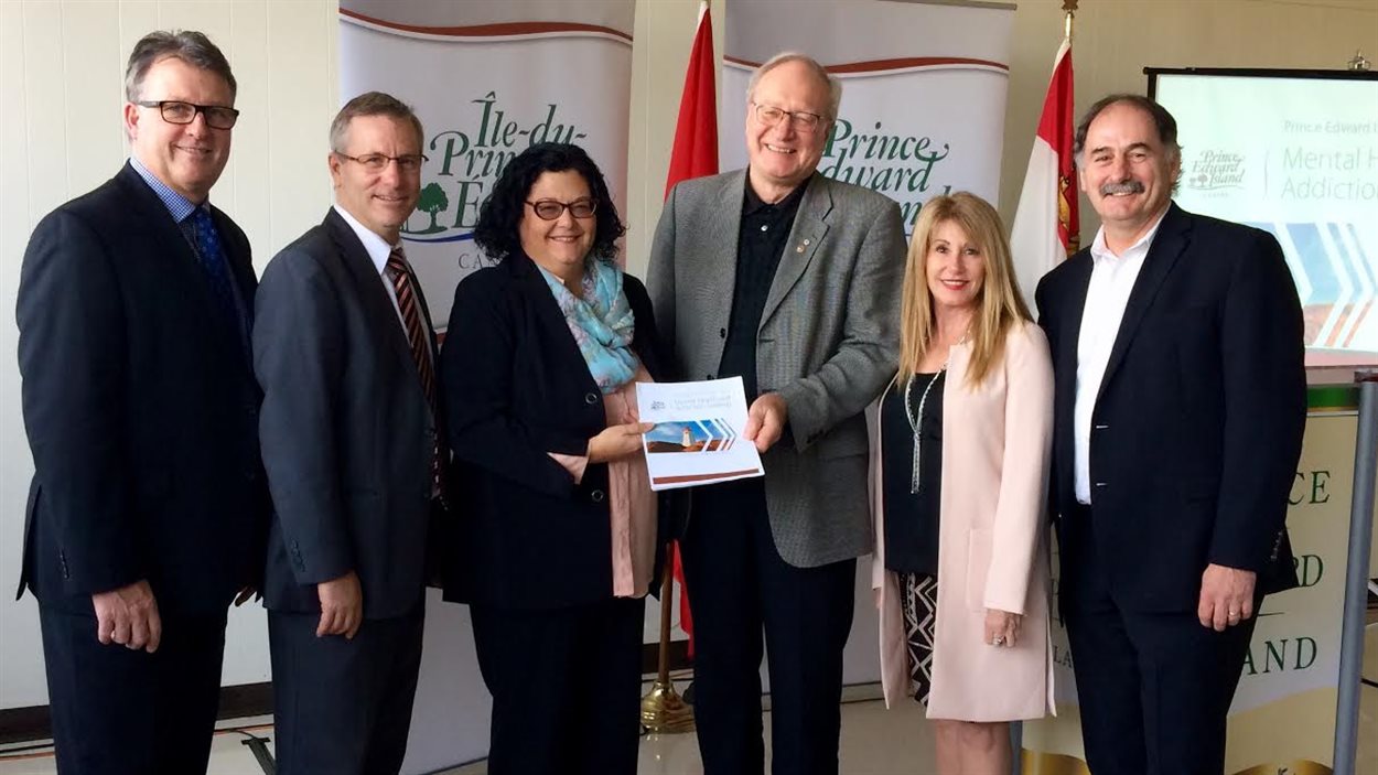 Le premier ministre Wade MacLauchlan a pris part au dévoilement de la nouvelle stratégie de l'Île-du-Prince-Édouard en matière de santé mentale et de lutte contre les dépendances.