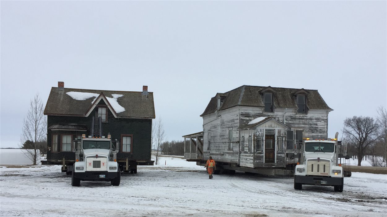 Les deux résidences de Nellie McClung ont été rapatriées dans sa communauté de Manitou, au Manitoba.