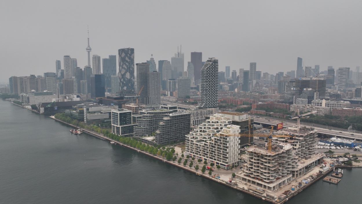 Le centre-ville de Toronto photographié du port. 