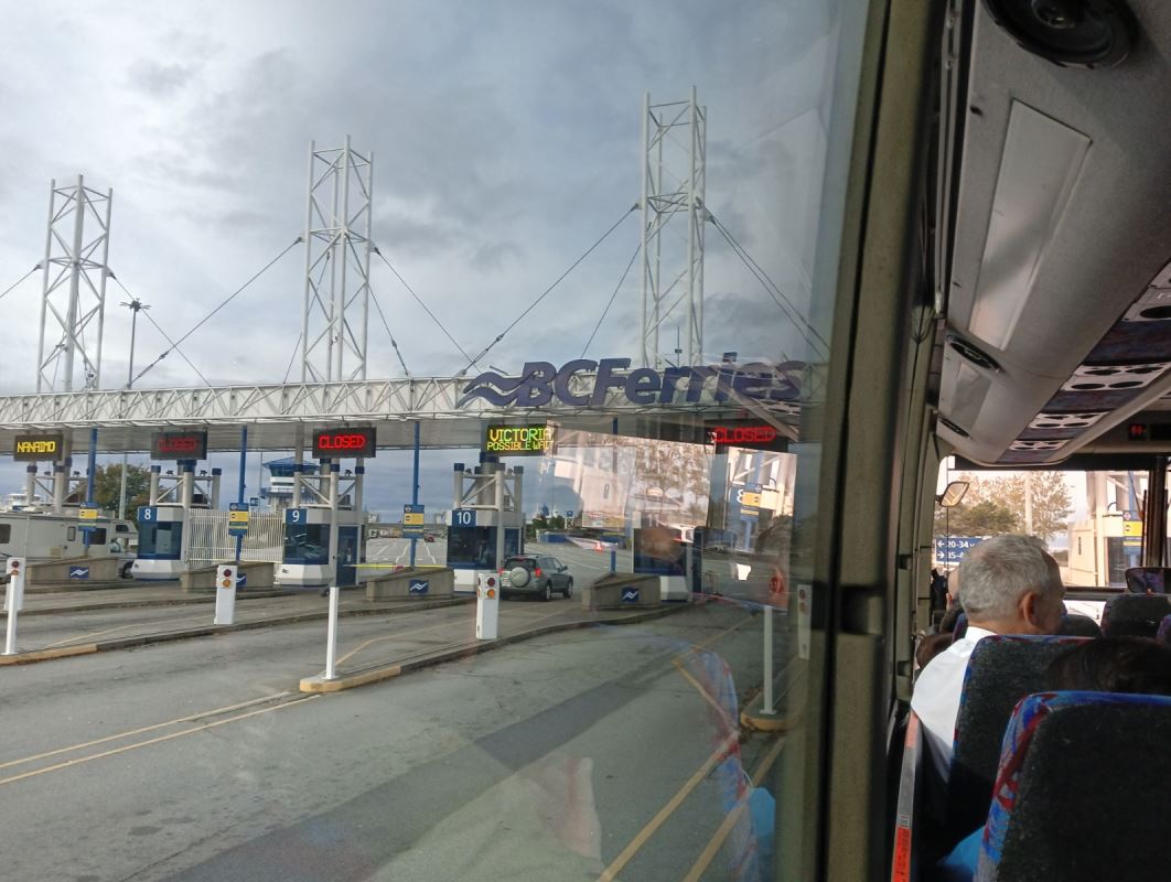 Entrée du terminal de traversiers Tsawwassen à Vancouver.   مدخل ميناء العبارات تساواسن في فانكوفر.
