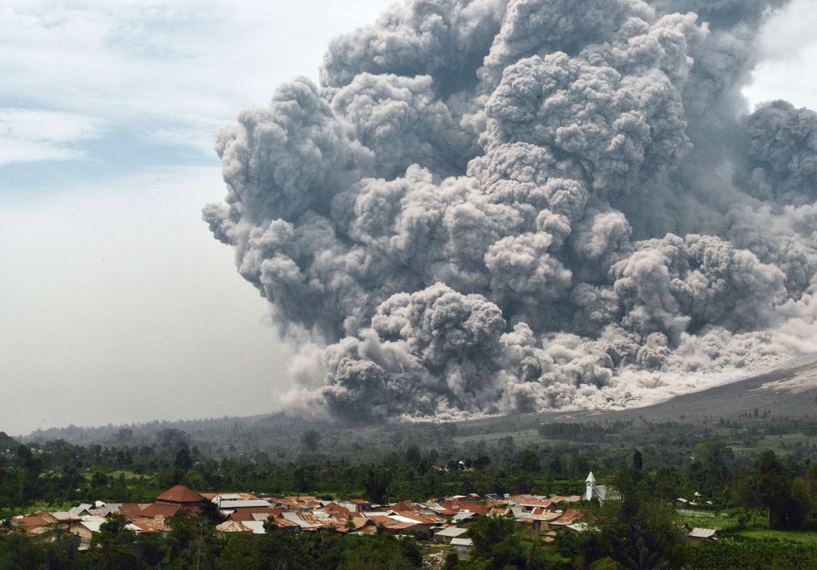 Indon sie l ruption du  volcan  Sinabung  fait de nouveaux 