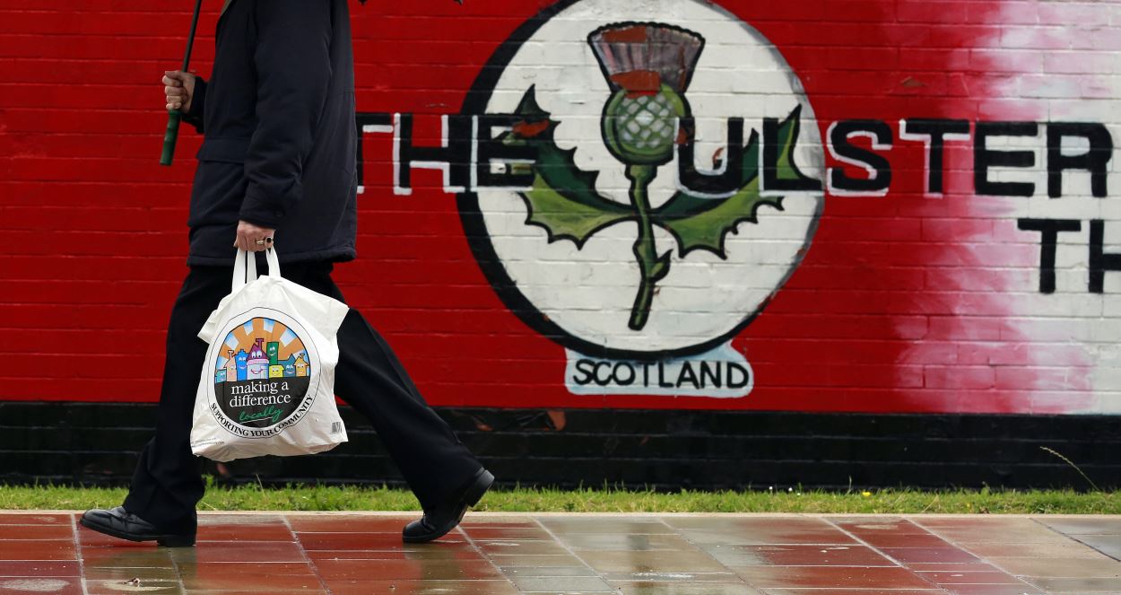 Les loyalistes d'Irlande du Nord incitent les Écossais à voter contre l'indépendance.