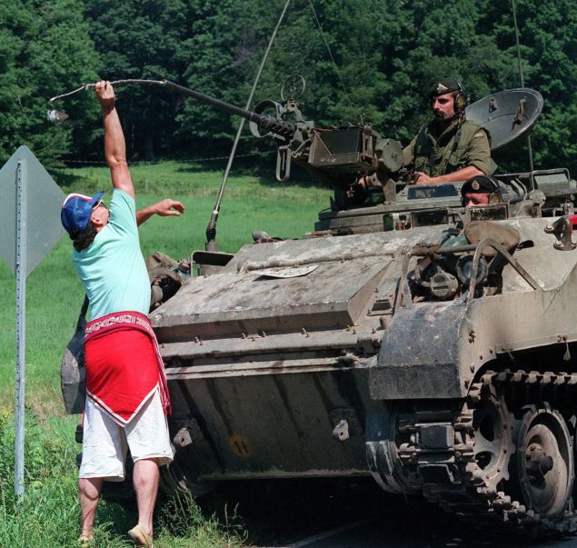 Retour sur la crise d'Oka en 17 photos 25 ans après la crise d’Oka