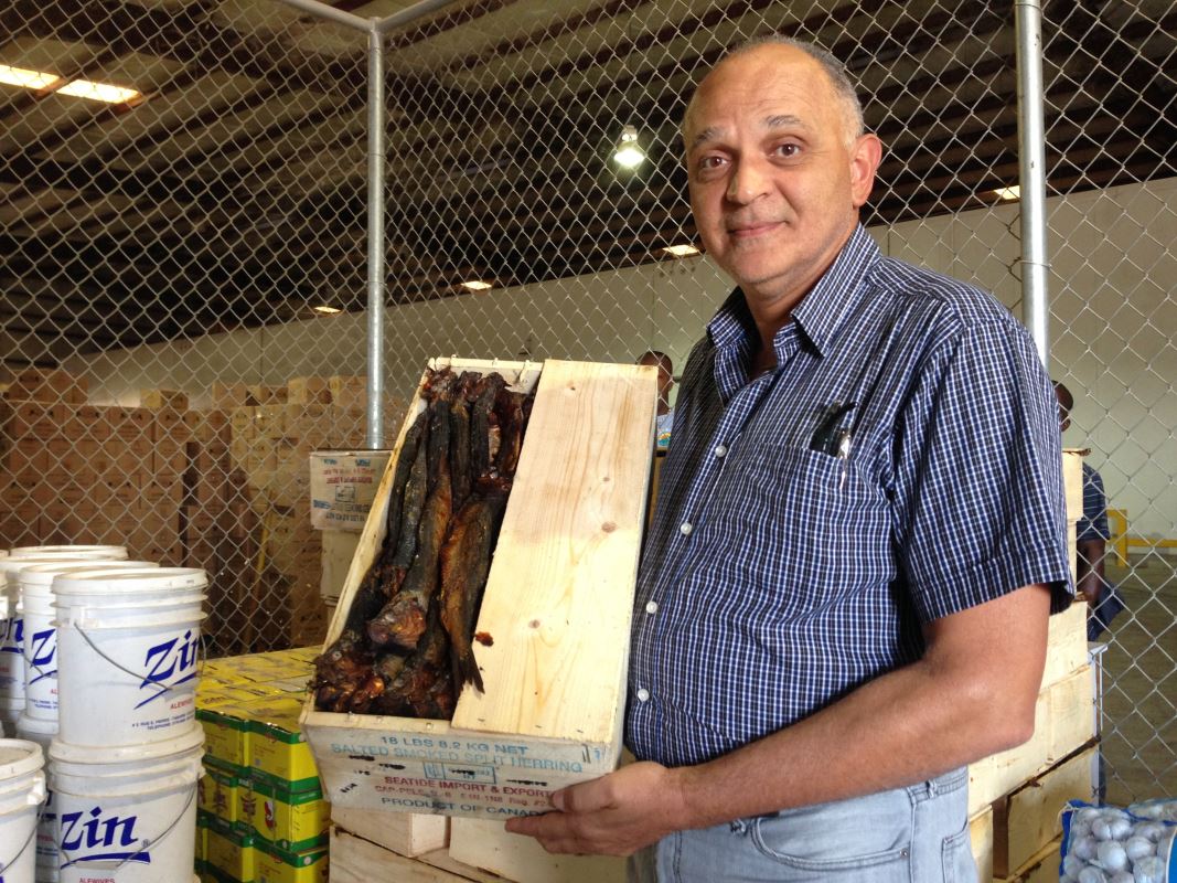 Lucien Rousseau, le plus grand acheteur de hareng d'Haïti.