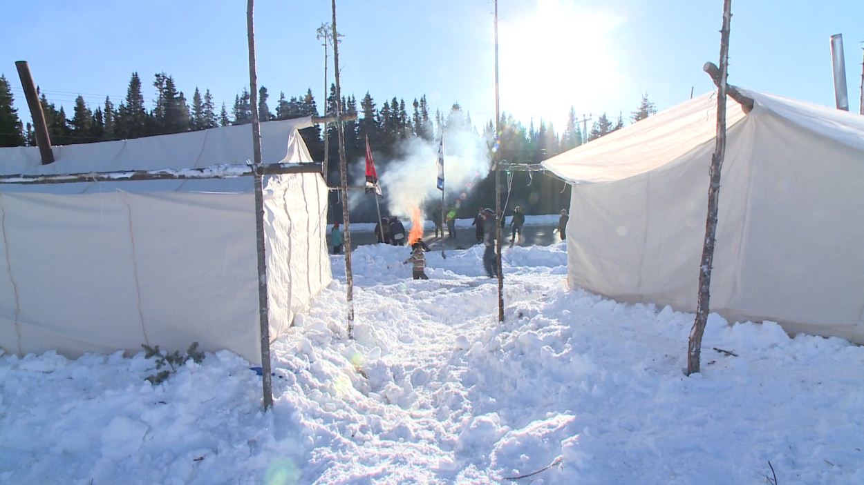 Des tentes ont été installées par des élèves de l'école Teueikan